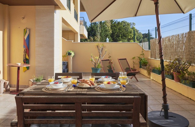 Sunny apartament at Carcavelos Beach, by TimeCooler