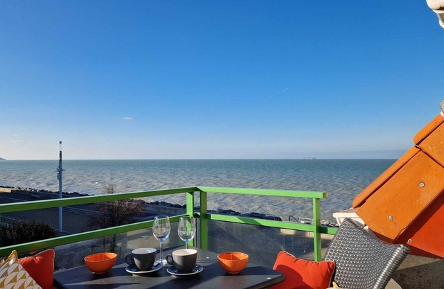 Sunny apartment - Sea view and Gris-Nez cape - located Residence de la Plage