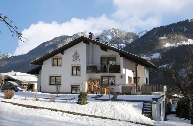 Sunny apartment with ski storage