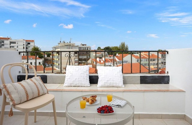 Sunny Apt - Almada - Balcony w/River View!