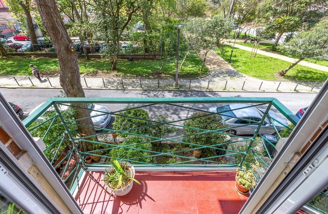 Sunny, Bright and Quiet Apartment, By TimeCooler