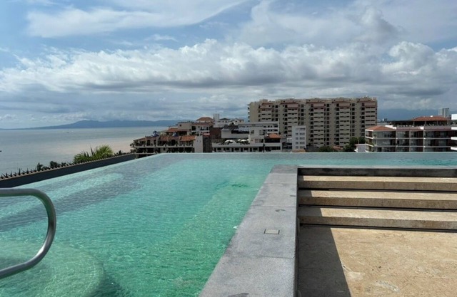 Sunny Condo Studio in Romantic Zone! Steps to Beach, Dining and Entertainment!