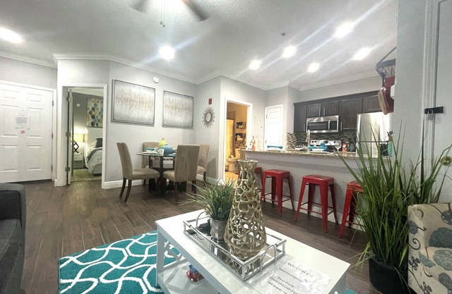 SUNNY DELIGHT! pets ok! UPDATED HEATED POOL VACATION CONDO.