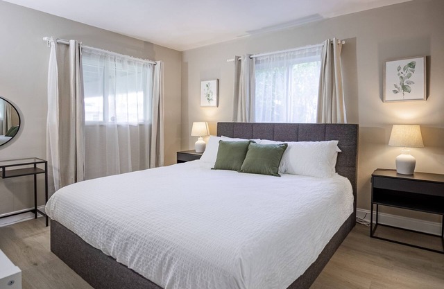 Sunny & Heated Pool Vacation Home, Beach Proximity, Cozy Beds & Wi-Fi