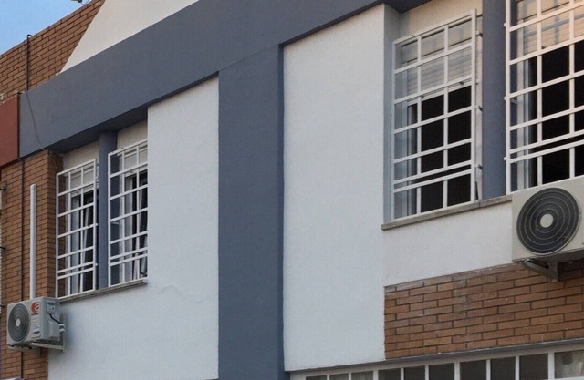 Sunny house in quiet street 800 € weekly