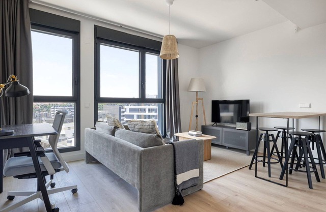 Sunny Imperial 2BR w/Pool, Gym, Sauna & Rooftop, by Blueground