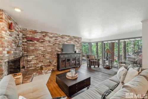 Sunny Lakeview Retreat - Private Beach Access