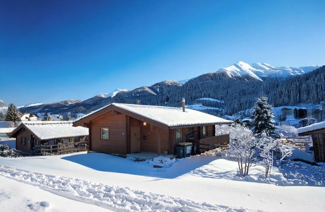 Sunny, quiet chalet with grand panorama