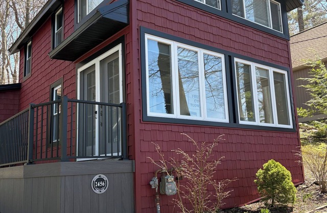 Sunny Side Up, a Four Season Lakefront Retreat with Dock on Findley Lake.