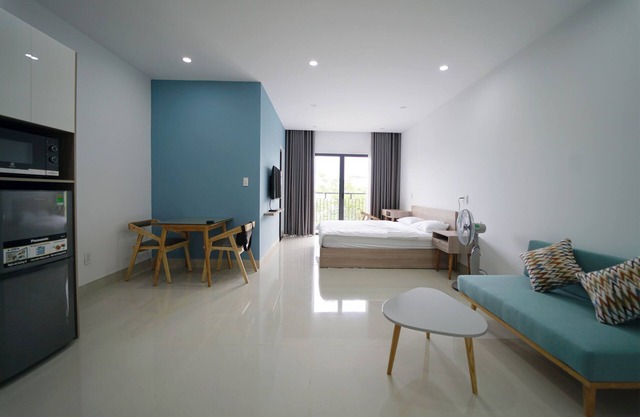 Sunny Studio with balcony ★ Steps to Dragon Bridge