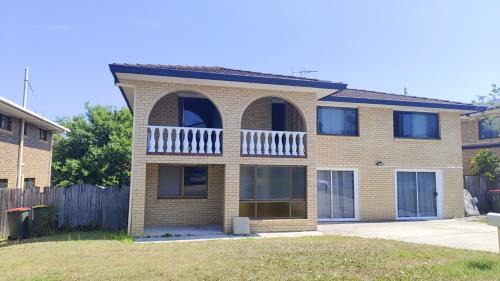 Sunnybank Hills Home - Near Shopping & Dining