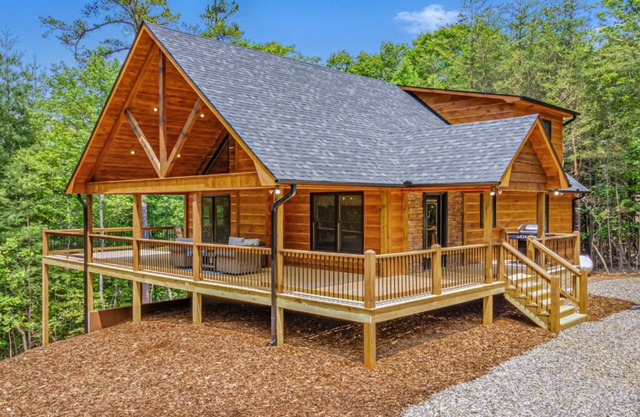 Sunrays Mountain Vista - Hot Tub, New Construction, Pet Friendly