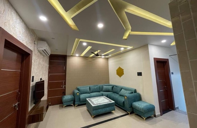 SUNRAYS STAYS-A Unique 3BHK Fort View apartment in the Heart of the City