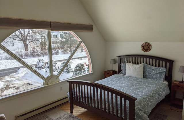 Sunrise Suite - Jacuzzi, Patio, Downtown