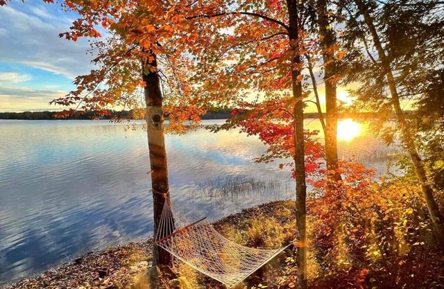 Sunrise Views Cabin with AC, Game Room & Bar