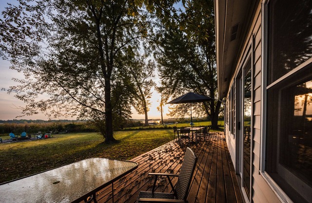 Sunset Bay - Experience Stunning Sunsets on Coon Lake - Charming 2 Bedroom House