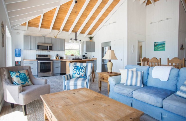 Sunset Cove - Beachfront, a quick kayak to Moriah Harbor & Sandflats/lazy river!