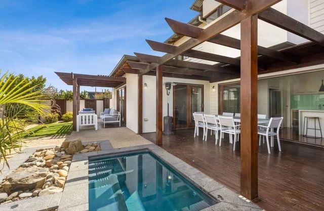 Sunset Haven: Golf, beach, spa and fire retreat