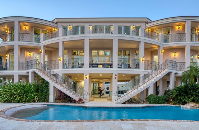 Sunset Sanctuary Ultra-Lux Oceanfront Home, Heated Pool, Beach, Grill, Dock, Kay