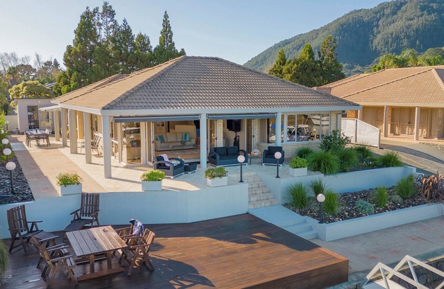 Sunset View - Pauanui Waterfront Home