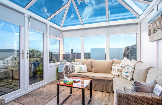 Sunset View - Three Bedroom Cottage, Sleeps 5