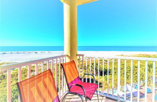 Sunset Vistas Beach Front St. Pete Beach Treasure Island Clearwater Pool/parking