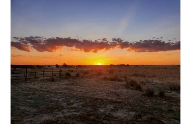 Sunshine Casita! A quiet country setting. Short drive to Palo Duro Canyon.