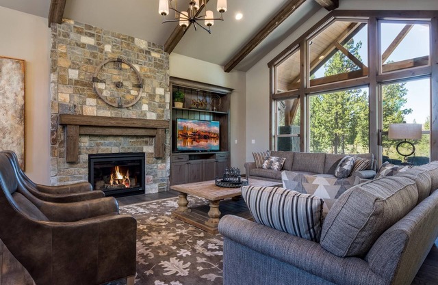 Sunstone Retreat with Hot Tub, BBQ & Game Room