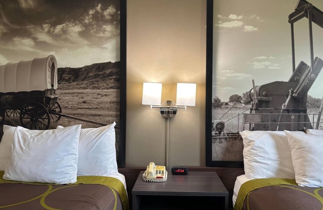 Super 8 by Wyndham Grayville