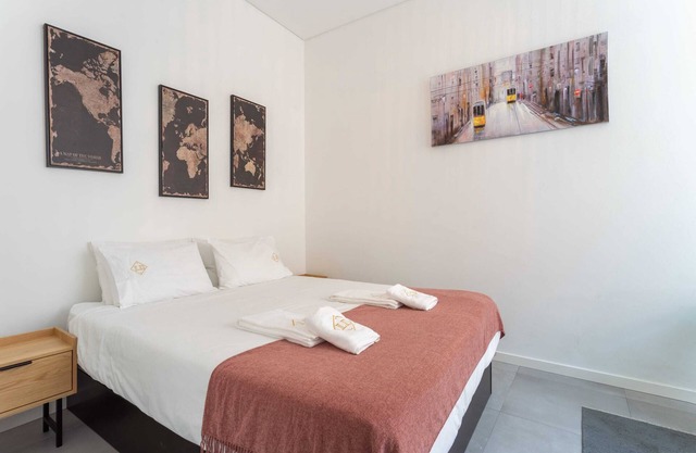 Super Central Walk Anywhere w/AC, Lift, 3BDR, 2BA