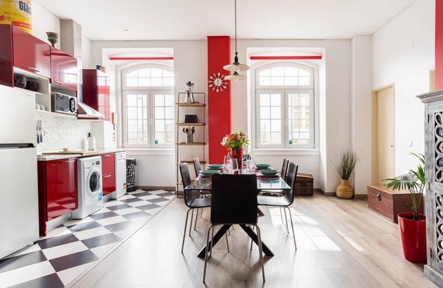 Super Central Walk Anywhere w/AC, Lift & Parking