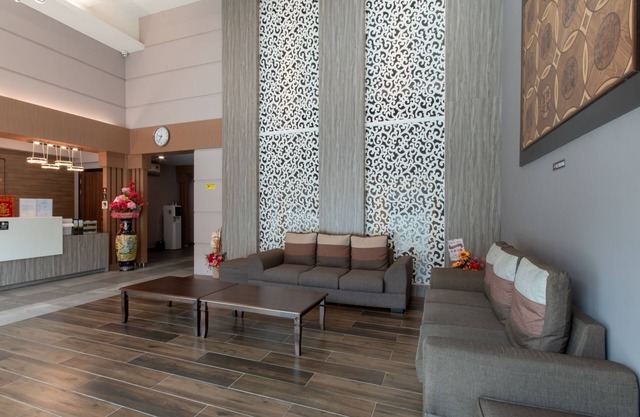 Super OYO 89375 Regent Hotel