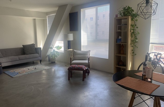 Super Spacious & Clean Arts District Space