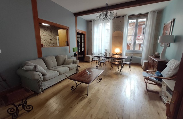 SUPERB APARTMENT IN THE HEART OF LECTOURE
