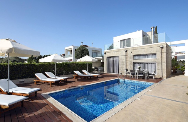 SUPERB BEACH Villa, Modern, heated Pool, ideal for weddings, Quiet area (4) 307