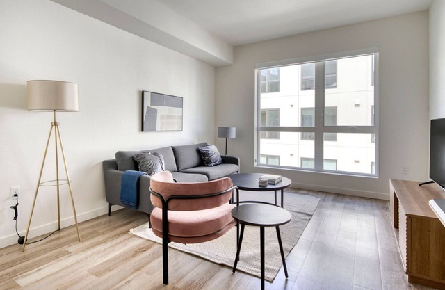 Superb Hayward 1BR w/Heated Pool & On-Site Dining, by Blueground