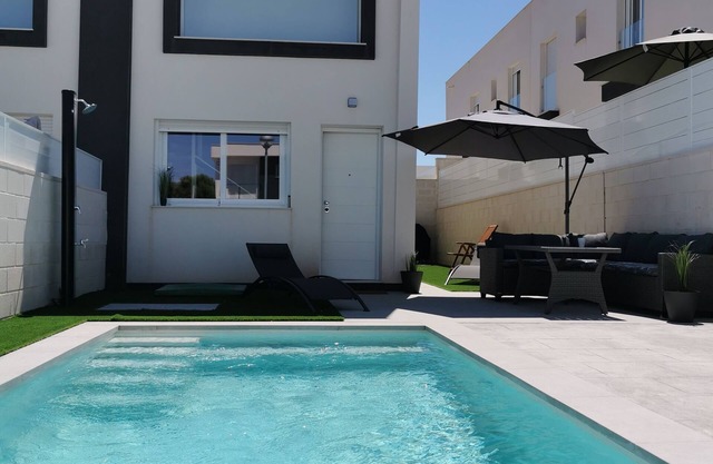 Superb house * 6p with private pool & Garden & Parking *