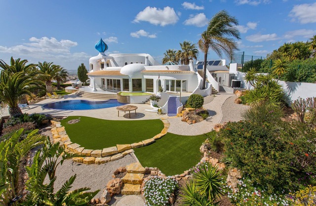 Superb luxury villa with stunning panoramic views