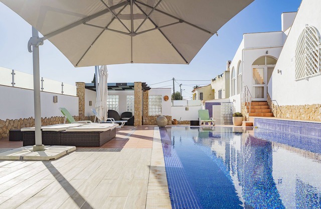 Superb single level villa with private pool close to the village of Carvoeiro.