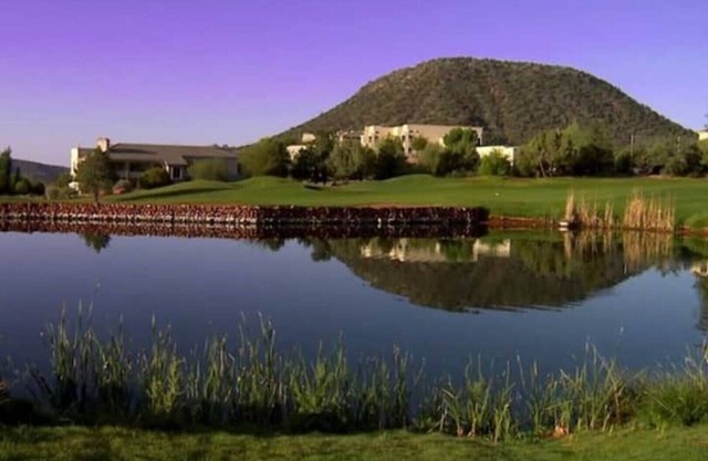 SUPERB SURROUNDINGS! 2BDR SLEEPS 8! GOLF/2 POOLS!