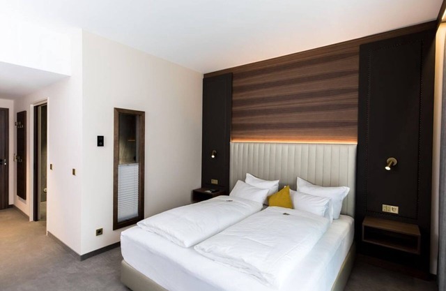 Superior double room with balcony, shower, WC - Hotel am Schloss