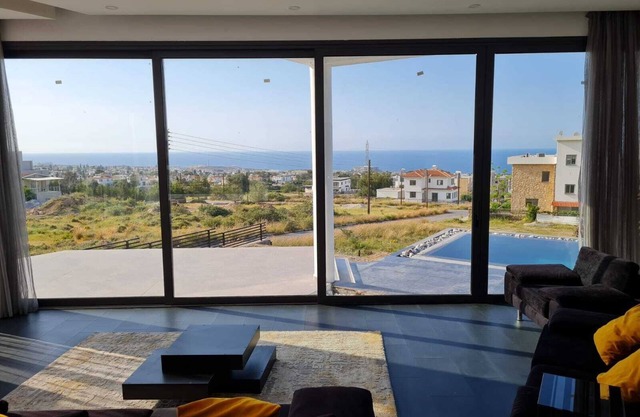 Superior Villa between the Mountain and the Sea with Private Pool 4+1