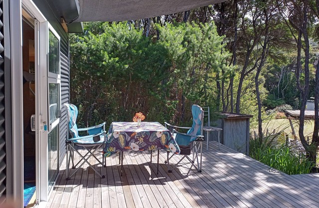 Surfer's Studio, sleeps 3 , close to beaches, hot pools, shops and airport.
