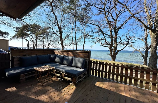 'Surf-Bungalow In Erster Reihe' with Sea View, Private Terrace and Wi-Fi