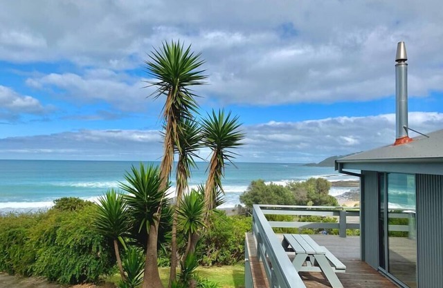 Surf Shack - Beach Front