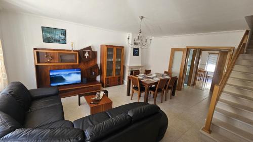 SURFANDO NO BALEAL 8 pessoas