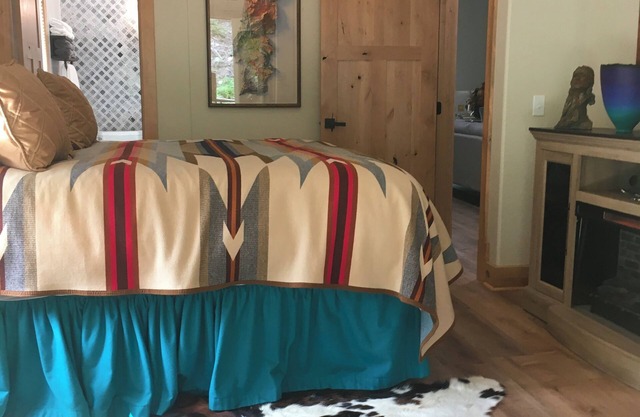 Surrounded by State Forest land, near Knik River Tailrace fishing, luxury detail