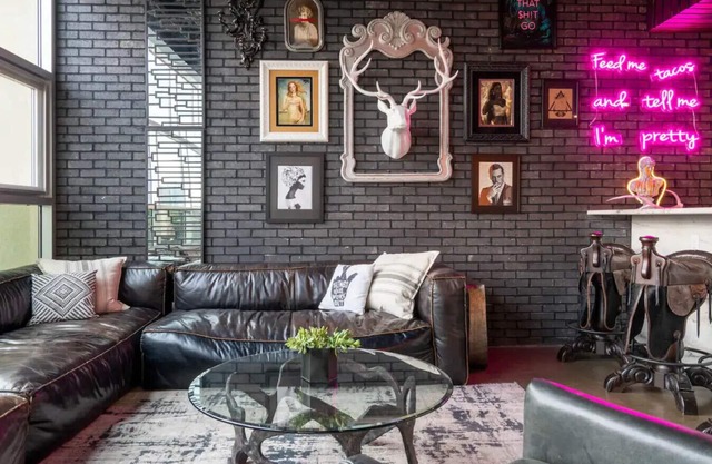 Swanky Townhome+Rooftop | Downtown | 6th Street!