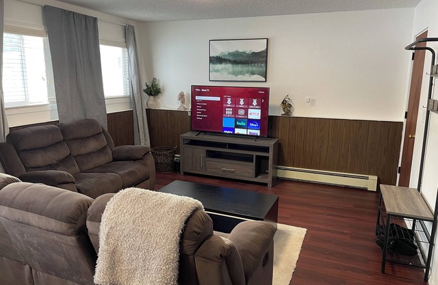 Sweet Caroline w/Mtn view. Entire Downstairs Unit. Quiet family-friendly