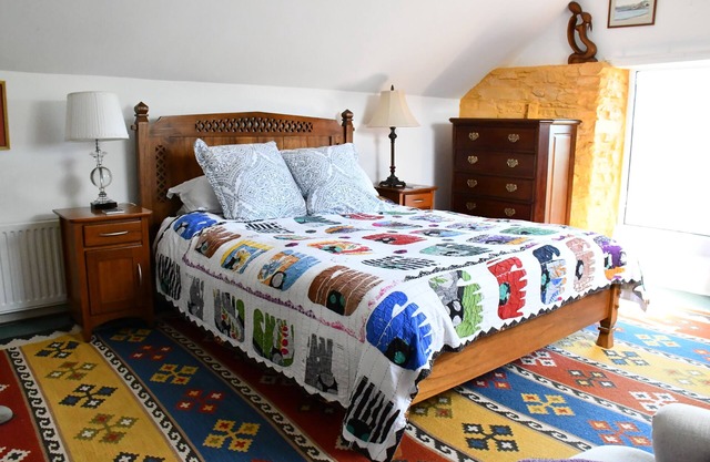 Sweet Cottage on a Headland -Beside a Beautiful Beach on the Wild Atlantic Way